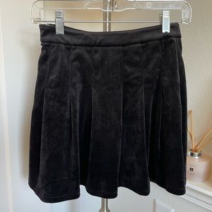 Brandy Melville Black Velvet Pleated Ski